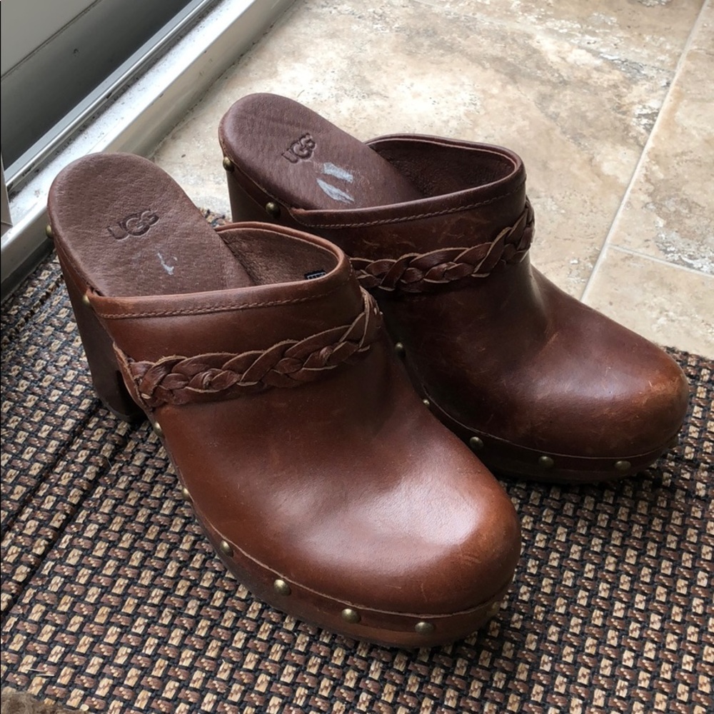 Beautiful Ugg wooden clogs